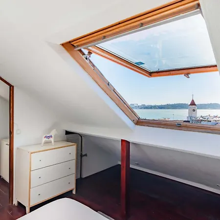 Bica's River View Duplex Apartmán