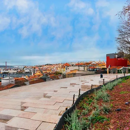 Daire Bica's River View Duplex *
